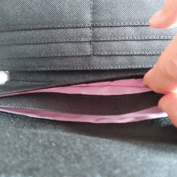 Roots Crossbody Wallet - Picture 5 of 7